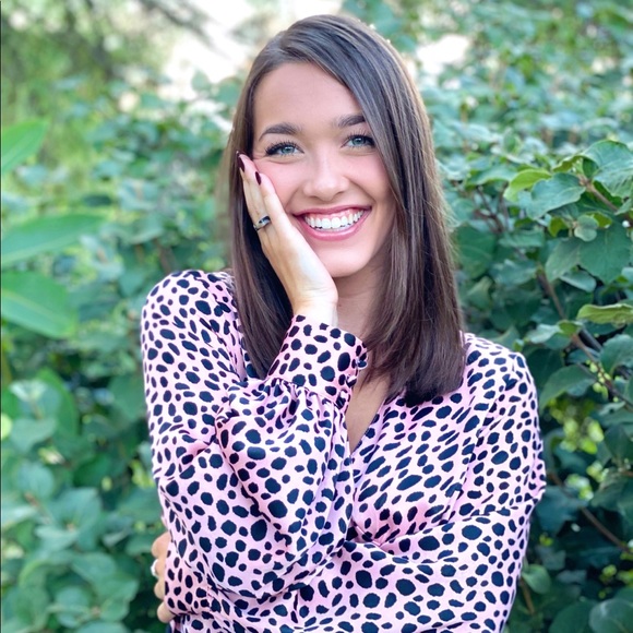 Meet your Posher, Olivia - Picture 2 of 4